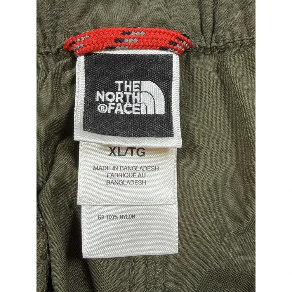 The North Face Shorts Mens XL Green Pocket Cargo Lightweight Nylon Hiking